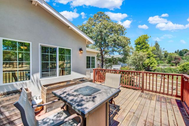 1552 American River Trl, Cool, CA 95614