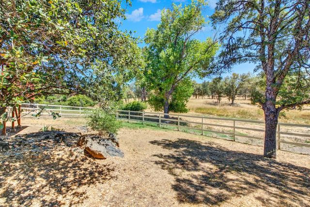 1552 American River Trl, Cool, CA 95614