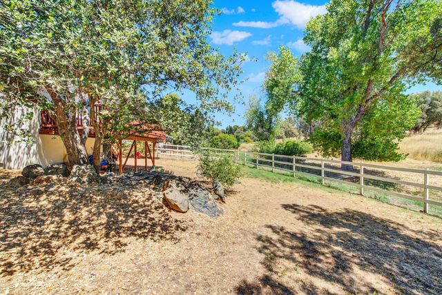 1552 American River Trl, Cool, CA 95614