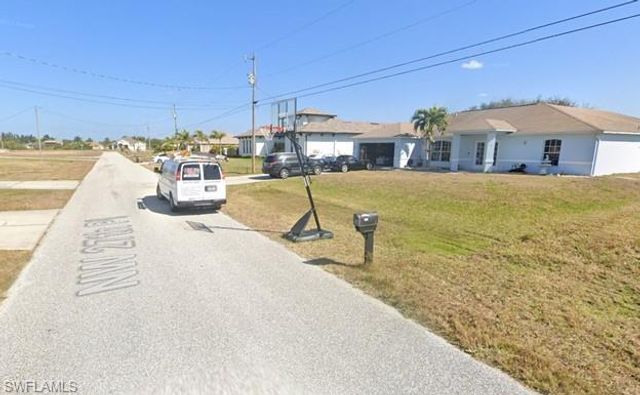 213 NW 27th PL, Cape Coral, FL 33993