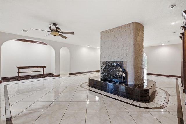 5902 Mccullough Street, Baytown, TX 77521