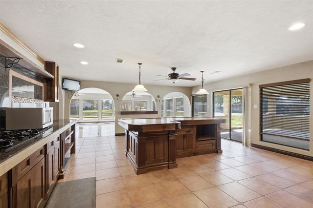 5902 Mccullough Street, Baytown, TX 77521