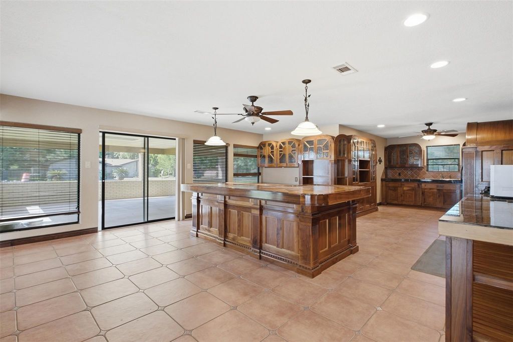 5902 Mccullough Street, Baytown, TX 77521