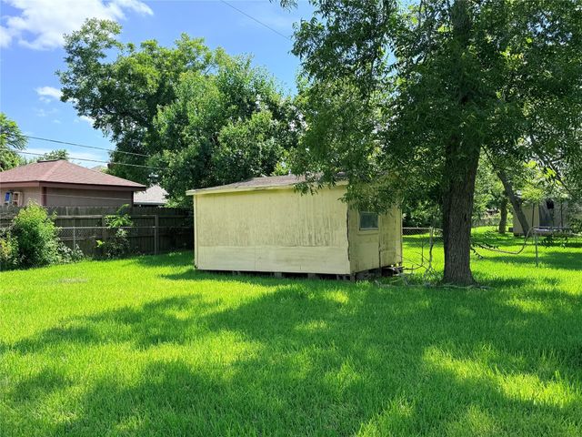 225 Burkett Street, Richwood, TX 77531
