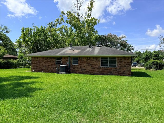225 Burkett Street, Richwood, TX 77531