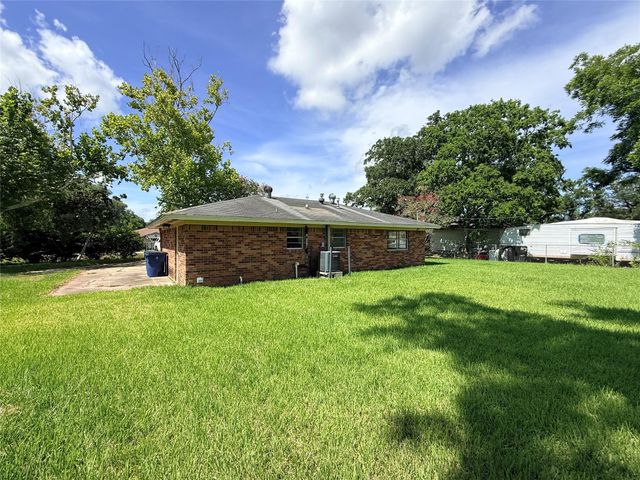 225 Burkett Street, Richwood, TX 77531