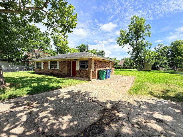 225 Burkett Street, Richwood, TX 77531