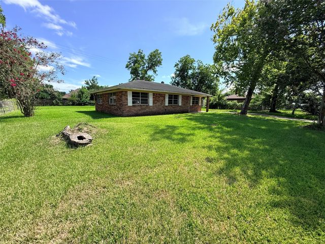 225 Burkett Street, Richwood, TX 77531