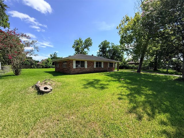 225 Burkett Street, Richwood, TX 77531