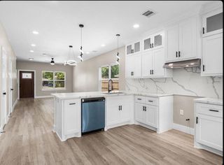 102 Schade Lane B, Houston, TX 77037