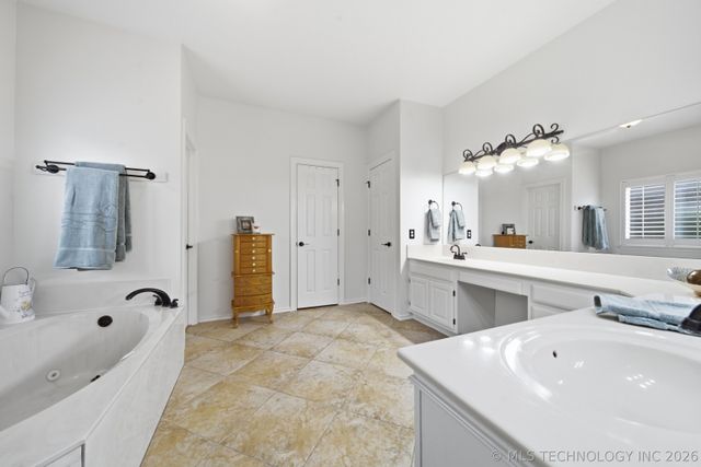 3705 W Urbana Street, Broken Arrow, OK 74012