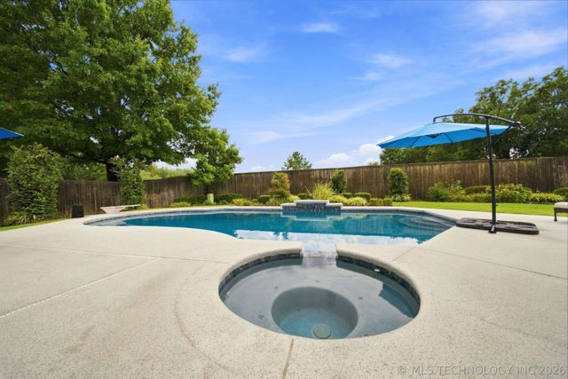 3705 W Urbana Street, Broken Arrow, OK 74012