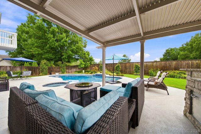3705 W Urbana Street, Broken Arrow, OK 74012