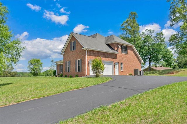 231 Freedom LN, Wirtz, VA 24184