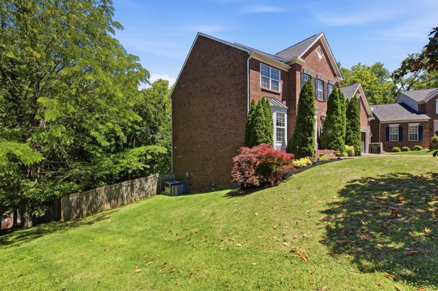 1033 Stone Ridge Dr, Nashville, TN 37211