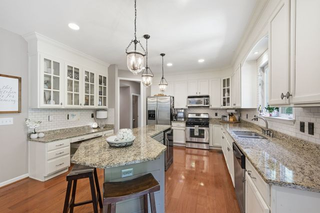 1033 Stone Ridge Dr, Nashville, TN 37211