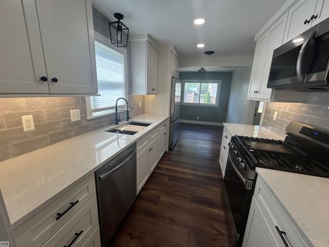 930 W 3rd Street, Rochester, MI 48307