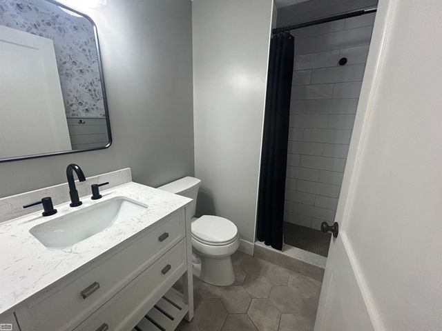 930 W 3rd Street, Rochester, MI 48307