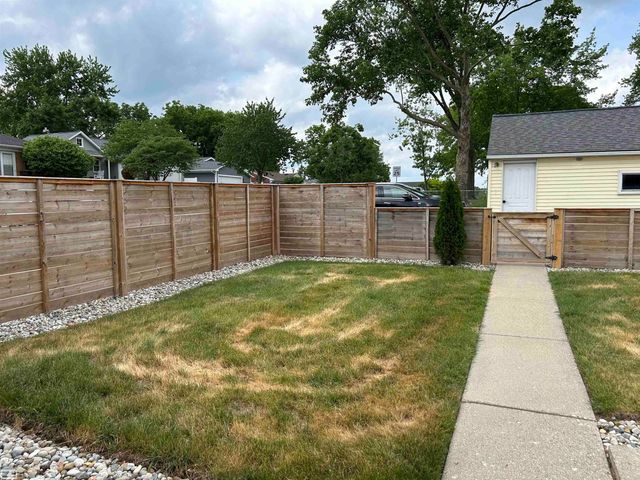 930 W 3rd Street, Rochester, MI 48307