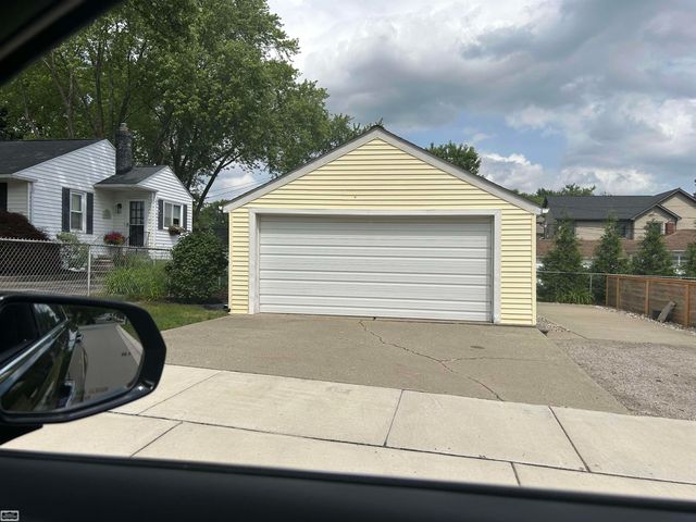 930 W 3rd Street, Rochester, MI 48307
