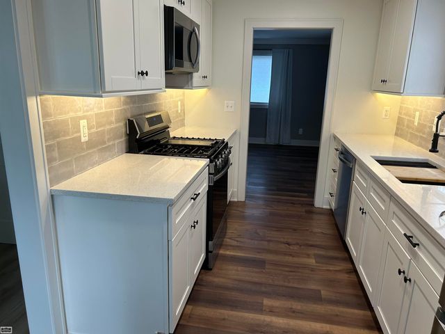 930 W 3rd Street, Rochester, MI 48307