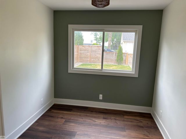 930 W 3rd Street, Rochester, MI 48307