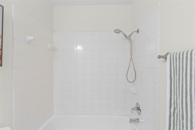 406 Covent DR, Kyle, TX 78640