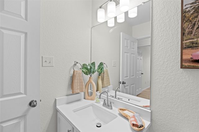 406 Covent DR, Kyle, TX 78640