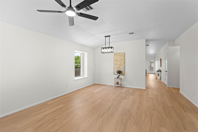 406 Covent DR, Kyle, TX 78640
