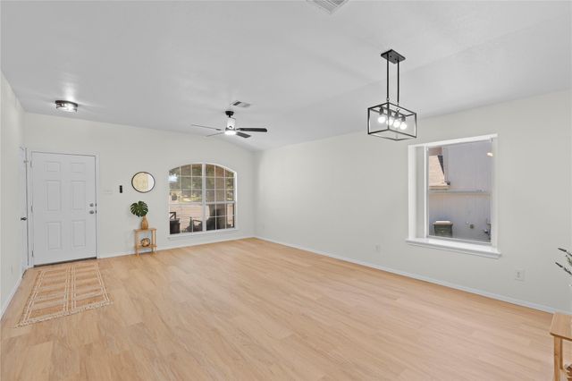 406 Covent DR, Kyle, TX 78640