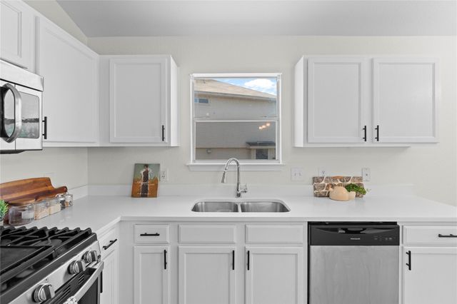406 Covent DR, Kyle, TX 78640