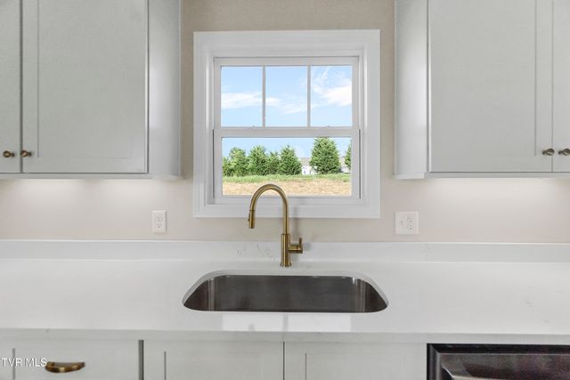 71 Clear Mountain Trail, Greeneville, TN 37745