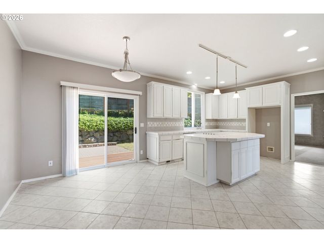 7816 Se ALTA VERDE Dr, Portland, OR 97266