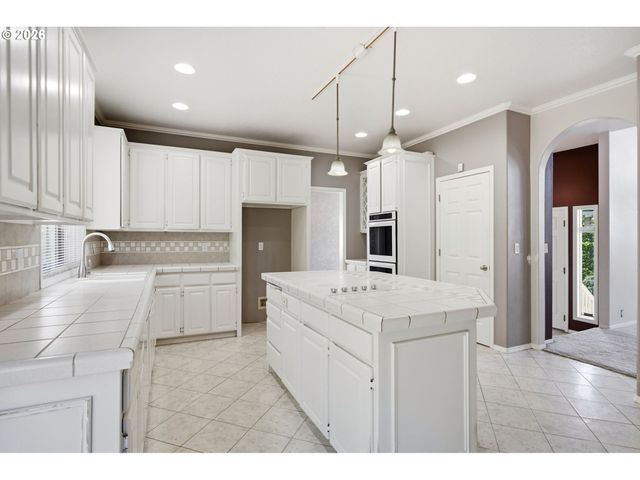 7816 Se ALTA VERDE Dr, Portland, OR 97266
