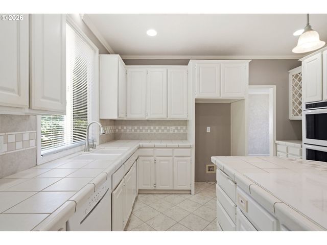 7816 Se ALTA VERDE Dr, Portland, OR 97266