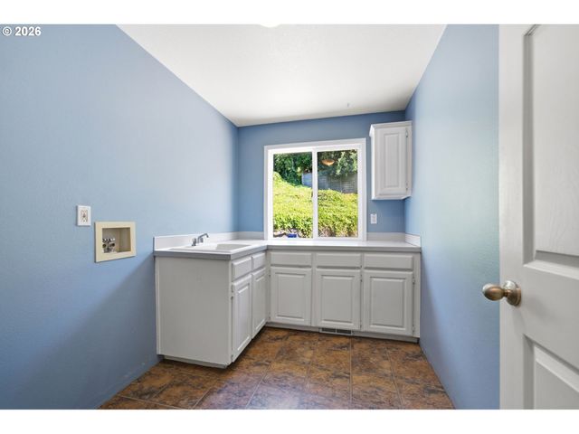 7816 Se ALTA VERDE Dr, Portland, OR 97266