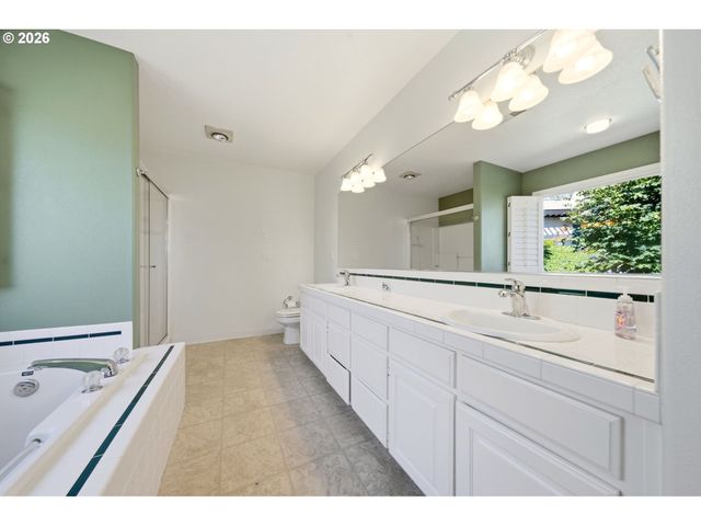 7816 Se ALTA VERDE Dr, Portland, OR 97266