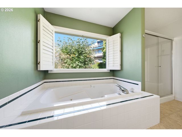7816 Se ALTA VERDE Dr, Portland, OR 97266