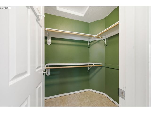 7816 Se ALTA VERDE Dr, Portland, OR 97266