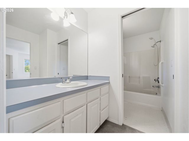7816 Se ALTA VERDE Dr, Portland, OR 97266