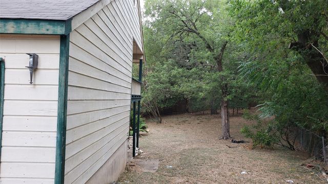106 Potomac CIR, San Marcos, TX 78666