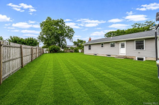 18 Jackson Street, Farmingdale, NY 11735