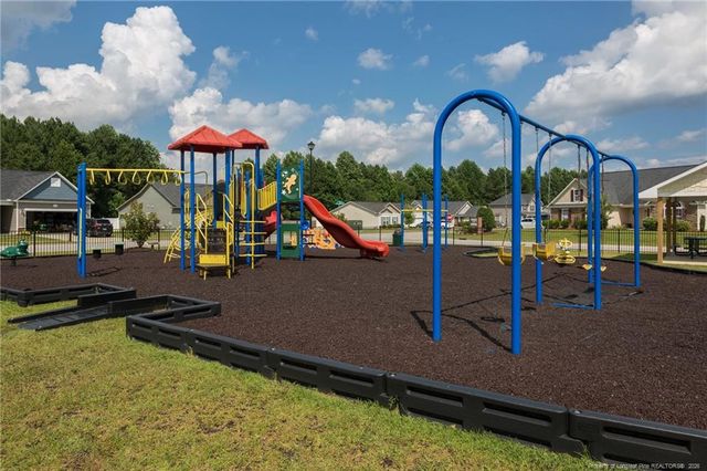 189 Bennington Drive, Raeford, NC 28376