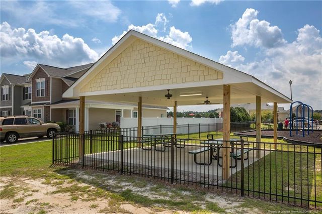 189 Bennington Drive, Raeford, NC 28376