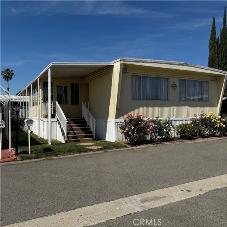 8801 Eton Avenue 53, Canoga Park (los Angeles), CA 91304