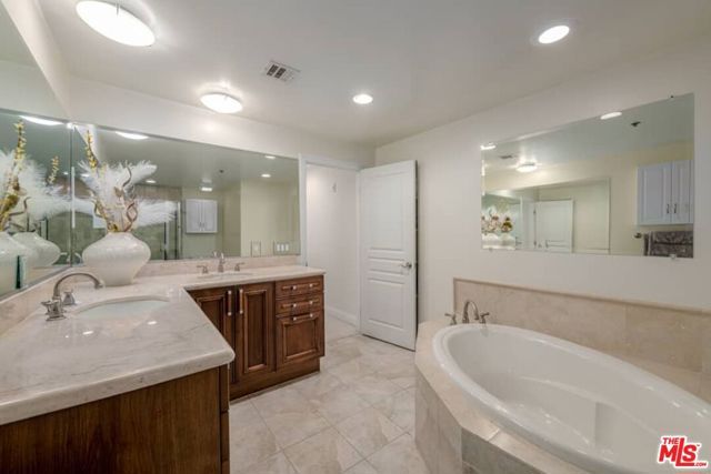 10617 EASTBORNE Avenue PH2, Los Angeles, CA 90024