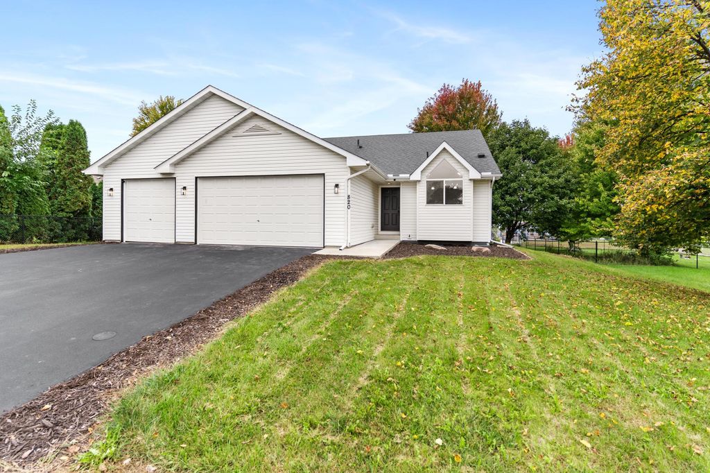 820 S Maple Street, Belle Plaine, MN 56011 — photo 2