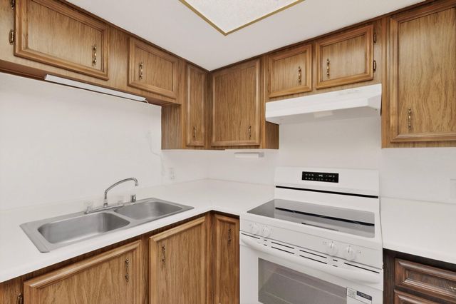 905 Country Club Drive SE APT F, Rio Rancho, NM 87124