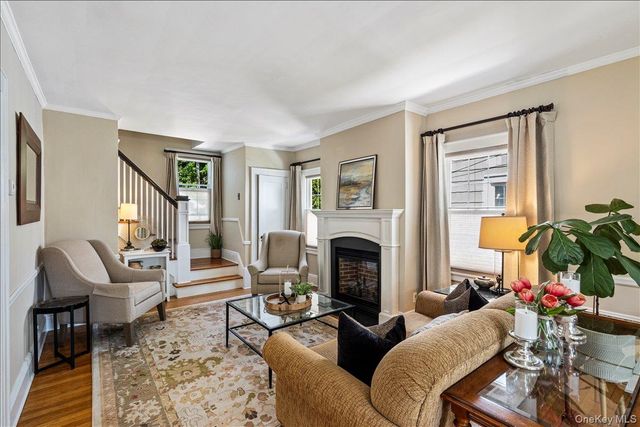 94 Roosevelt Street, Garden City, NY 11530