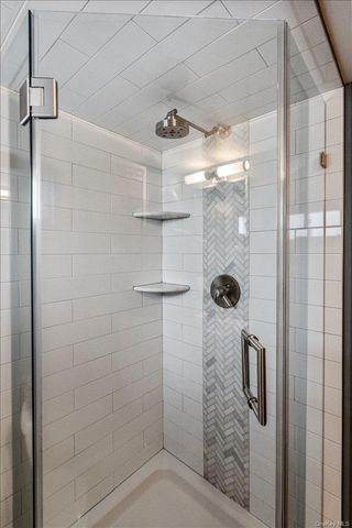 94 Roosevelt Street, Garden City, NY 11530